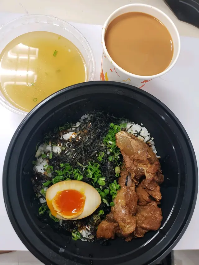 醬汁慢煮豬軟骨飯