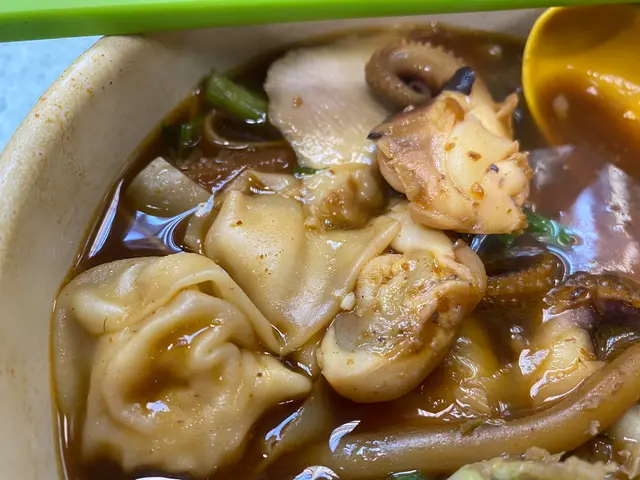 雲吞，墨魚頭，豬頸肉