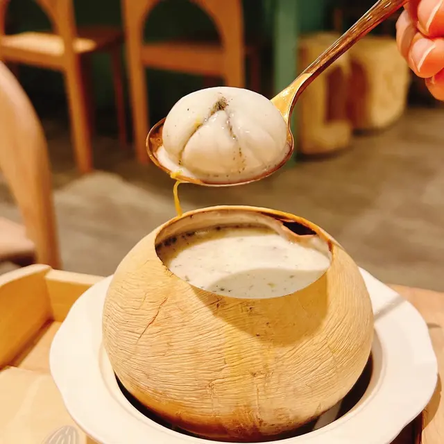 椰皇湯丸燉雙皮奶 