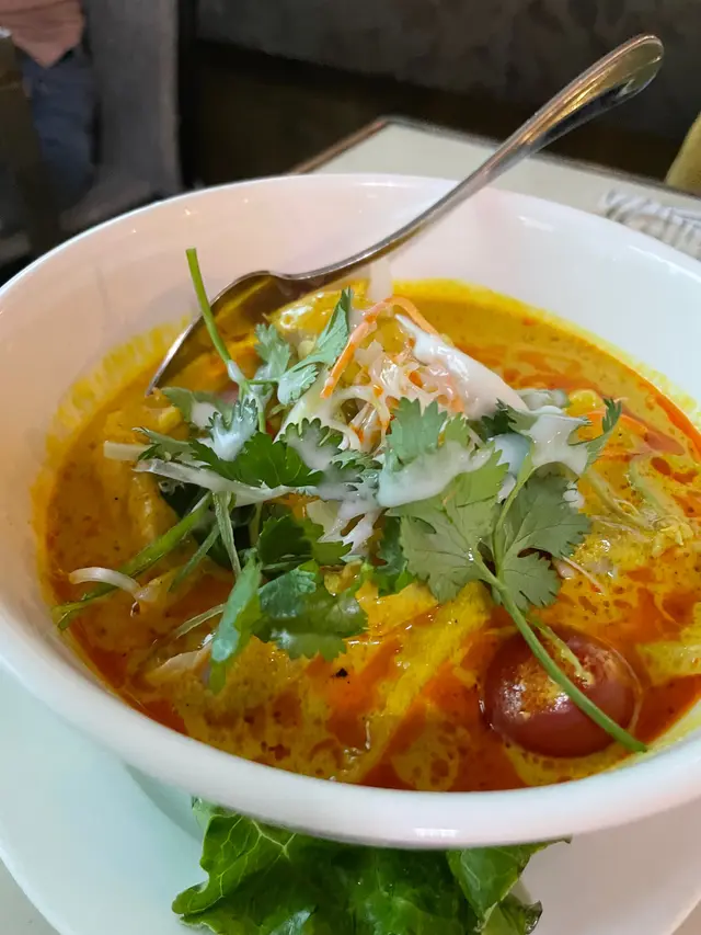 咖喱係冇味又稀，個雞又係完全得雪藏味完全唔入味  ,薯仔又硬又冇味！三樣嘢加埋唔知自己咬緊啲乜？垃圾！垃圾！