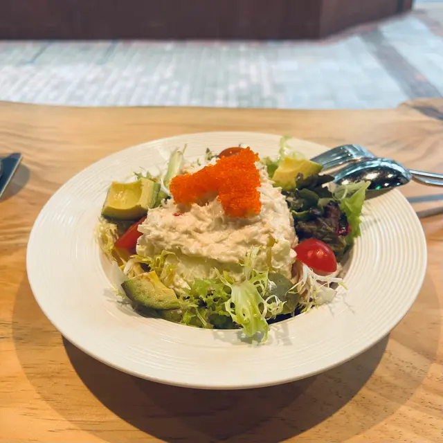 牛油果·蟹肉·蟹籽薯仔沙律