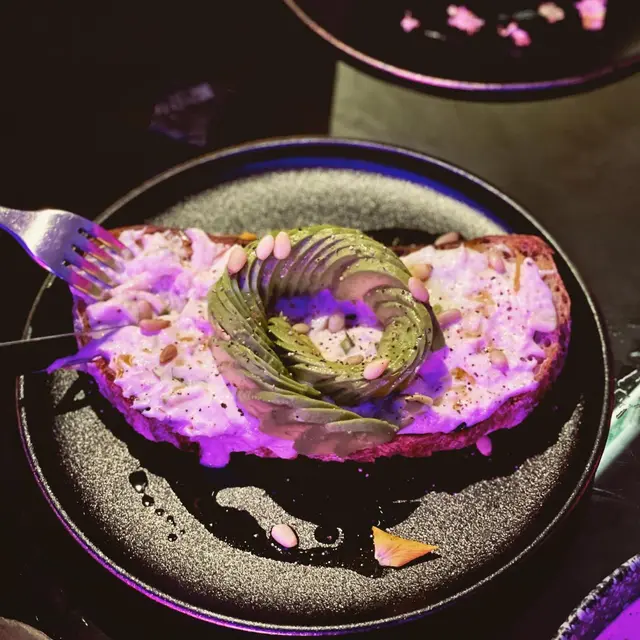 牛油果青蘋果蟹肉沙律多士