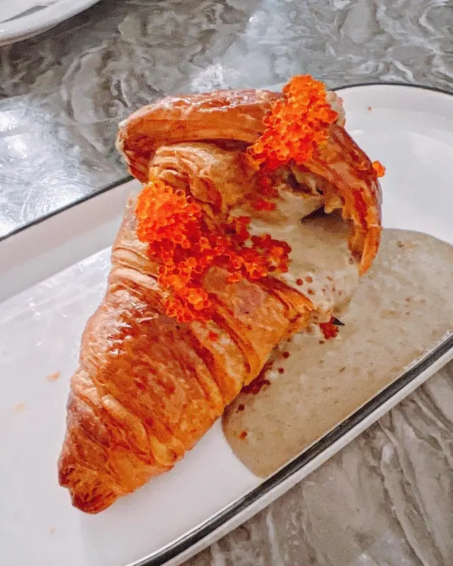 爆漿蟹膏流心牛角包