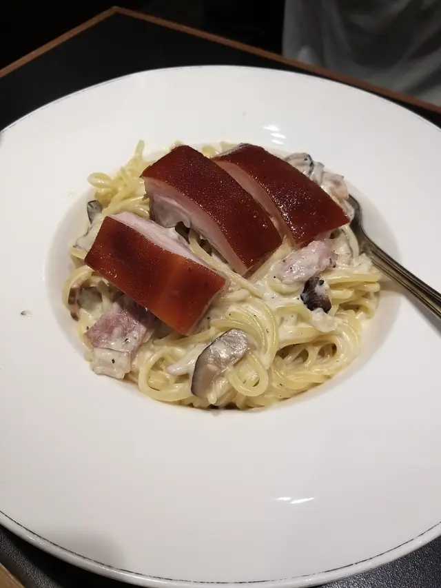 乳豬卡邦尼意粉