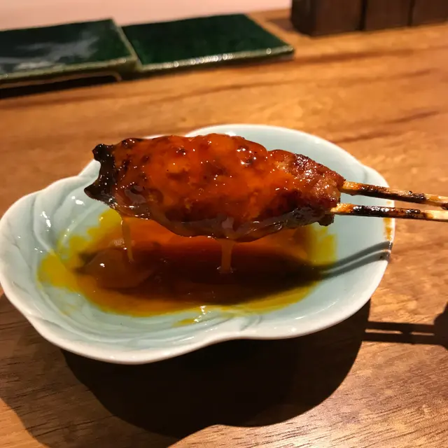 炭燒免治雞肉軟骨串配蛋黃