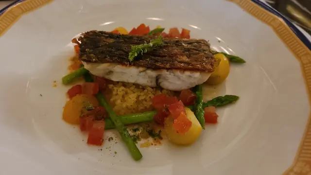 香煎盲曹配泰國蘆筍、香草布格麥、初榨橄欖油醬