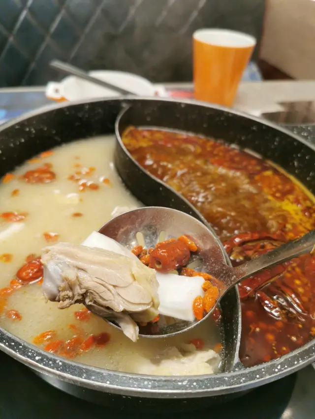 椰子雞拼麻辣鍋底