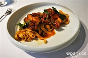Fettuccine, Red Prawn, Tomato and Basil - 中環的A Lux