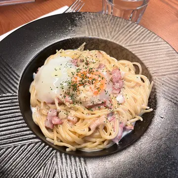 溫泉蛋卡邦尼意粉