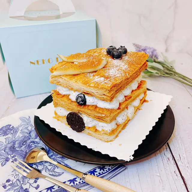 伯爵茶味道清新，配搭超級酥脆既酥皮，勁好味！蛋糕亦有新鮮無花果，甜品適中，絕對係香港第一拿破崙，有機會想試埋其他味道😍