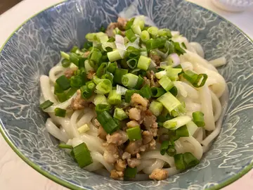 家乡黑毛猪肉燥拌稻庭乌冬