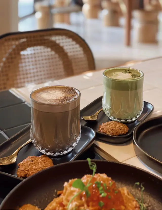 鮮奶焙茶 ($𝟨𝟤)&宇治鮮奶綠茶 ($𝟨𝟤)