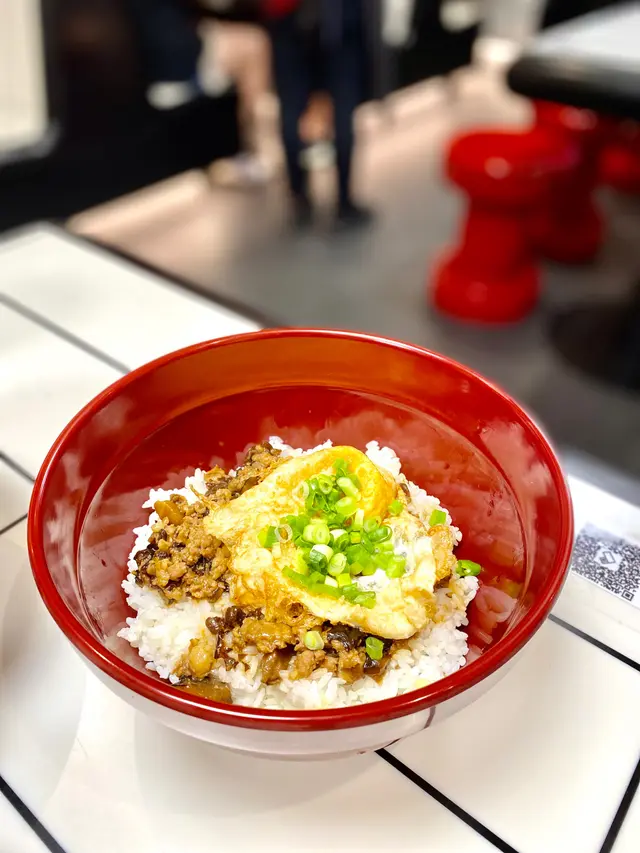 招牌脆炸蛋肉沫拌飯