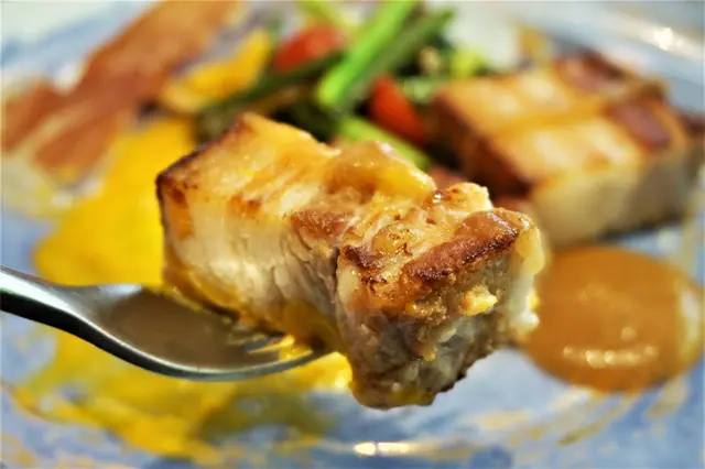 西班牙黑毛豬腩配南瓜蓉及法式蘋果醬