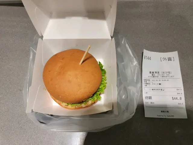 #黃色經濟圈
30-6-22(原定在1-7才去,因中共打壓才提早),今14:00惠顧了家寶漢堡,只買香辦孜然羊堡,共44港元。羊堡有汁水感和沒有過份粗糙感,還有去羴味功夫做得好!還有是全港唯一肯有心做的羊肉漢堡,太稀有!