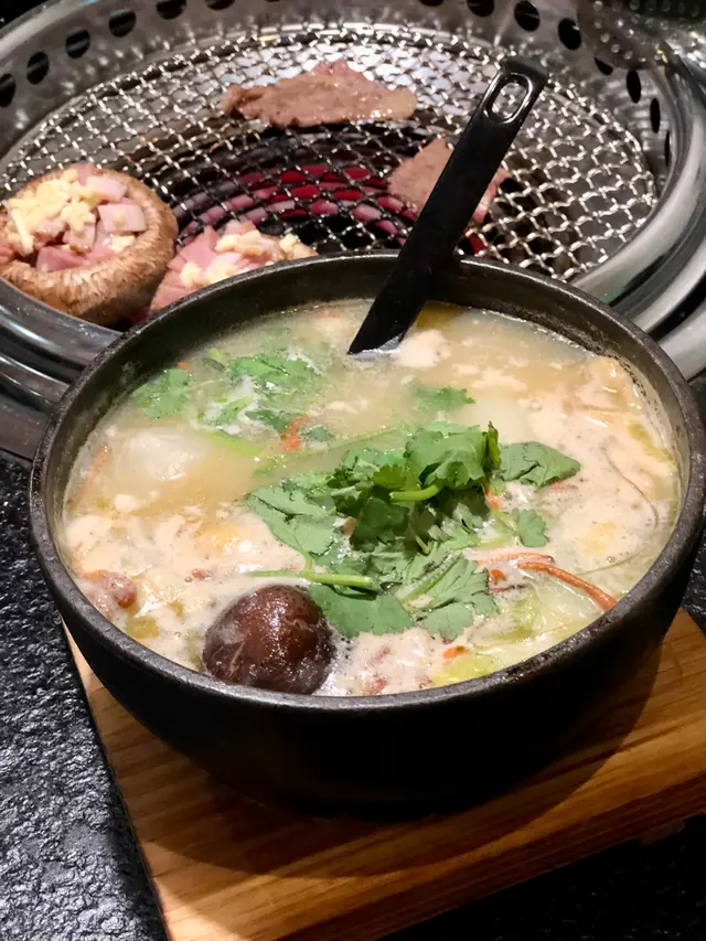 極尚 •特濃花膠滑雞石鍋湯