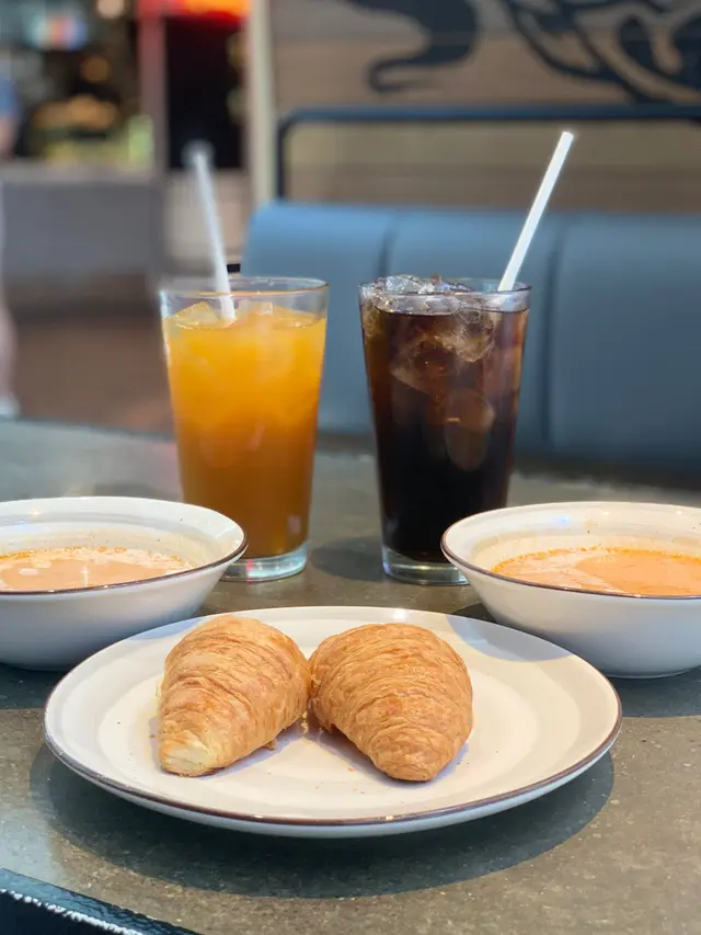 龍蝦湯,牛角包🥐