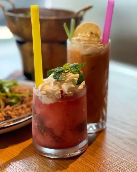 成餐最劣一定係呢兩杯野飲,雙雄係士多啤梨味都還好只係人工味d同埋甜左少少,但杯榛子奶茶真係完全唔得,甜到一啖都飲唔到😵好擔心飲完會糖尿病