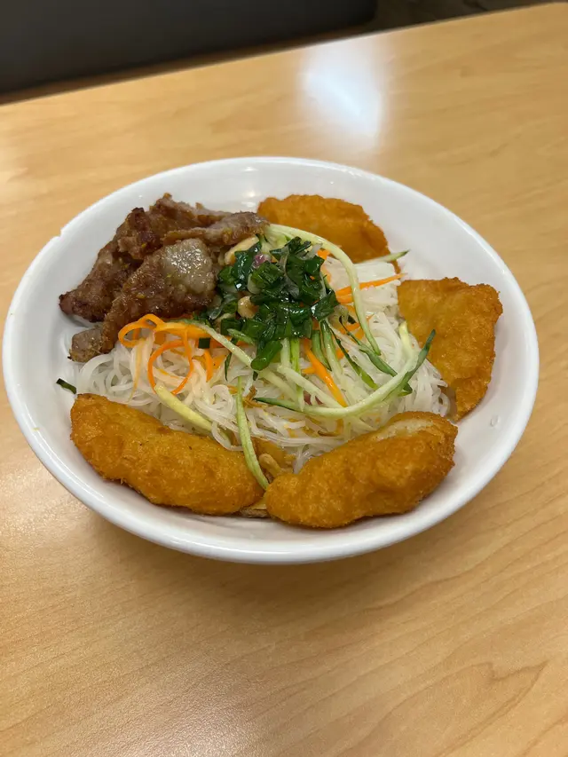 燒牛拼蝦餅撈檬