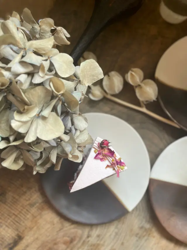 荔枝玫瑰紅桑子忌廉蛋糕