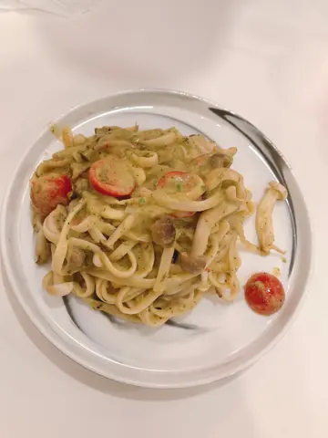 牛油果羽衣甘蓝蕃茄意粉