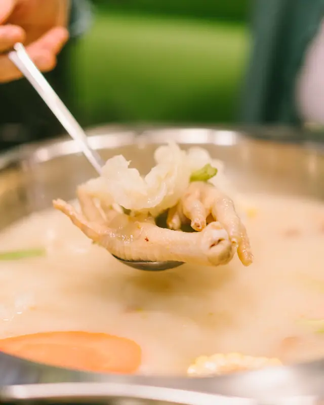 招牌花膠鯊魚骨膠原湯鍋