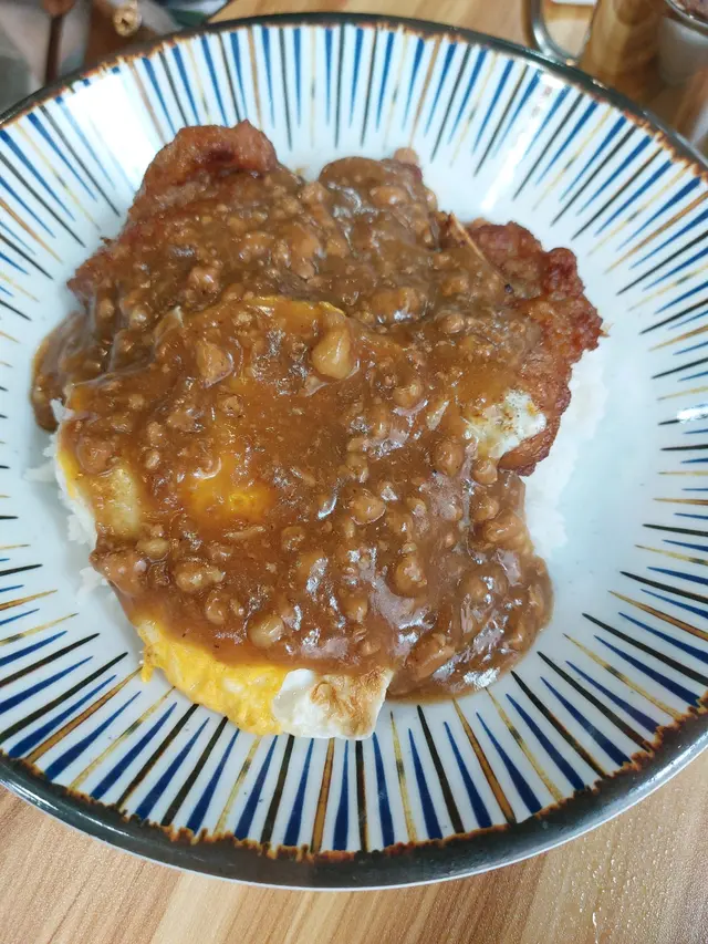 台式肉燥煎蛋豬扒飯