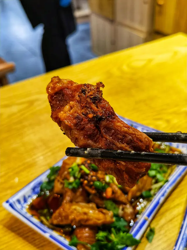 麻辣牛筋腩