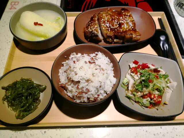 照燒雞扒和蒜香白肉