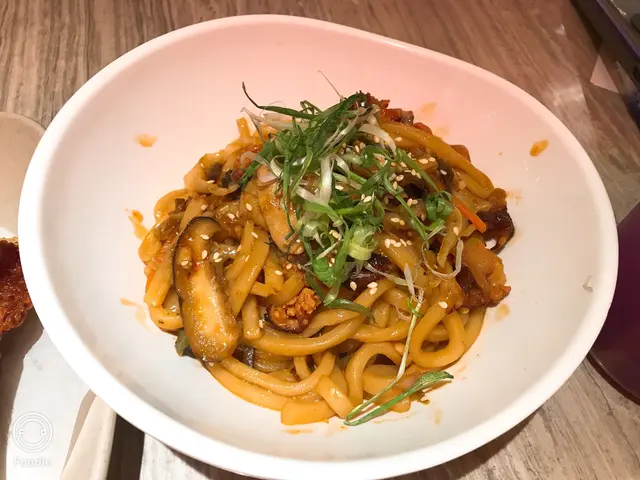 野菌豚肉炒讚岐烏冬