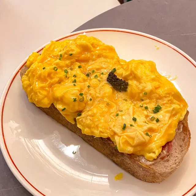 炒蛋·西班牙火腿·墨魚籽酸種多士