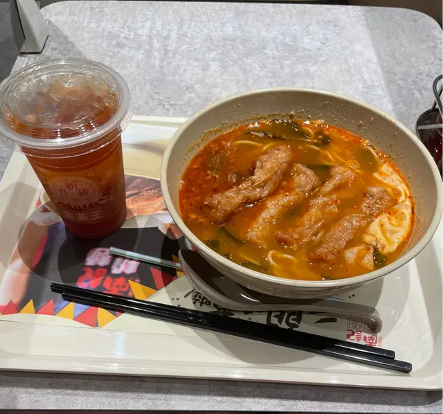 麻酸辣招牌春卷辣豬肉米線