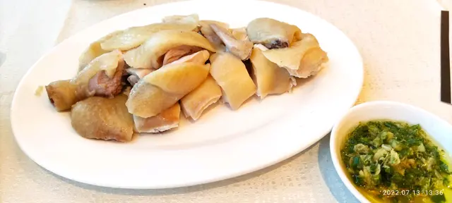 雞皮吾爽，表面系靱同硬，雞肉好靱