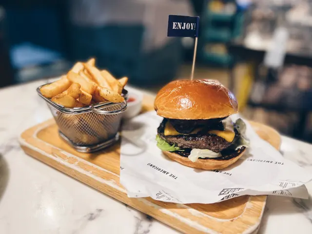 招牌德州燒烤牛肉芝士漢堡