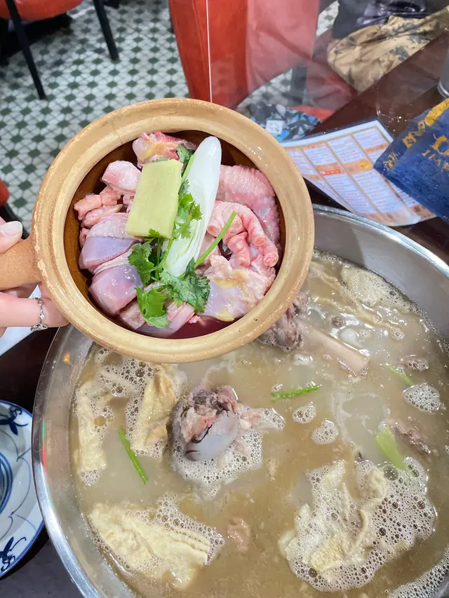 胡椒豬肚少爺雞湯