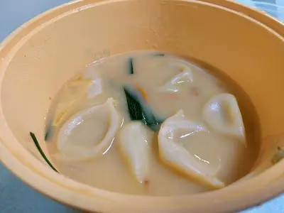 蟲草花素湯Omni新豬肉芹菜餃子米線