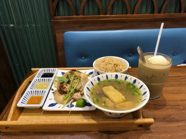 芽菜走地雞飯配白胡椒肉骨茶