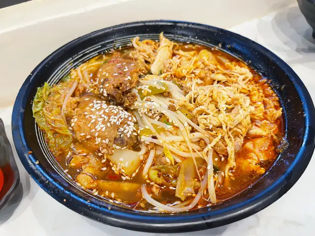 麥芽滷雞翼 & 麻香手撕雞酸辣湯