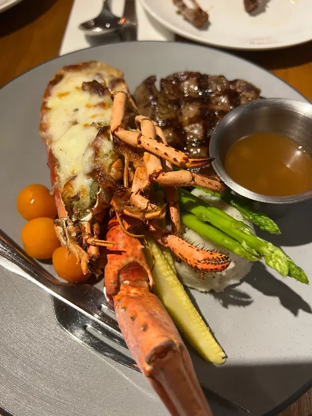 碳燒紐西蘭頂級牛柳拼龍蝦