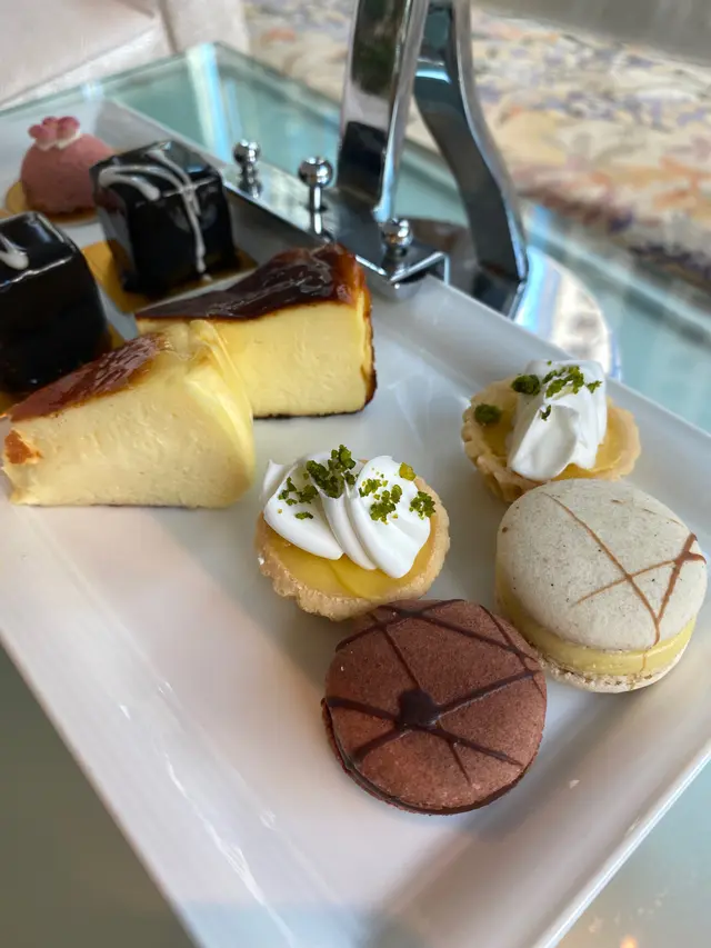 馬卡龍、檸檬撻、芝士蛋糕