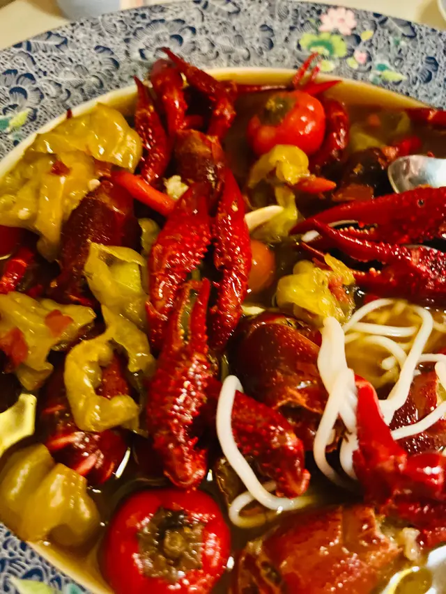 涼拌泡椒小龍蝦米線