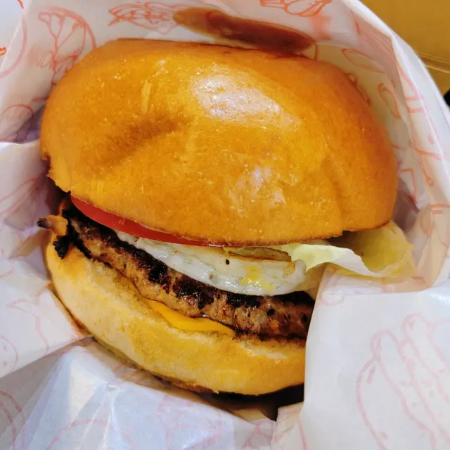 WB手打豬妞漢堡