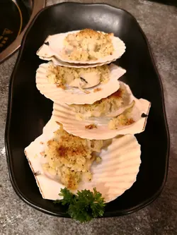 蒜茸牛油焗扇貝