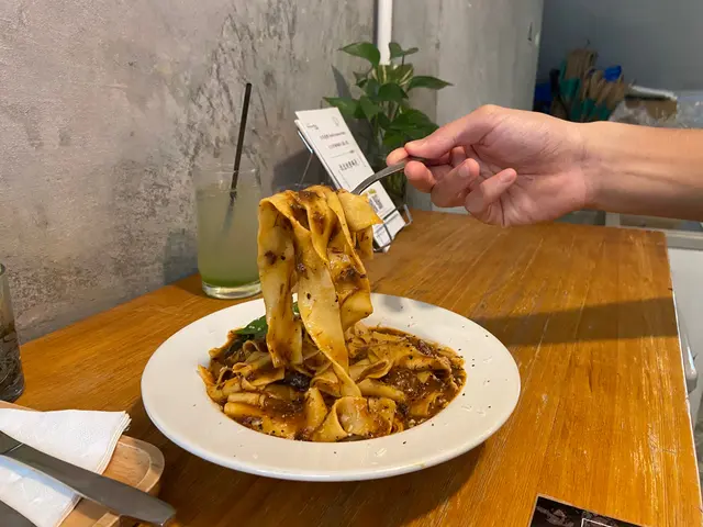 拿波里燉牛肉新鮮手工絲帶闊麵