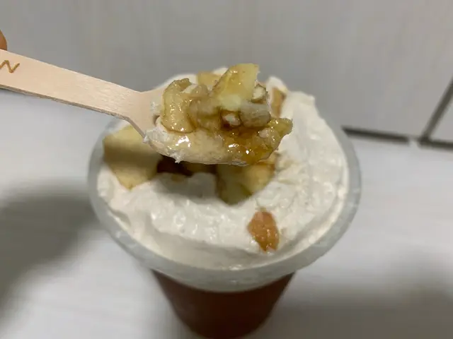 堅果奶蓋濃濃的果仁香中有啲鹹