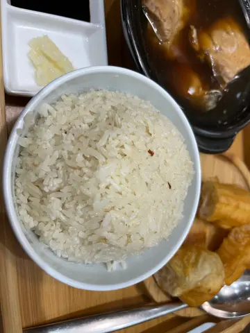 有杂质的油饭+ 隔夜油条