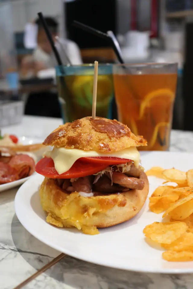 芝士雞肉菠蘿包漢堡