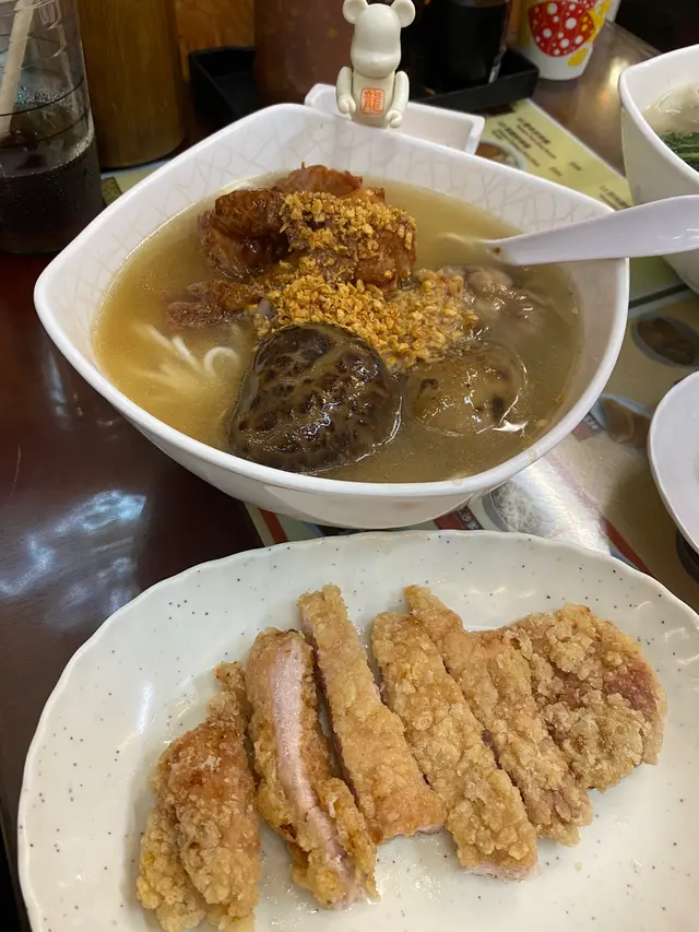 冬菇雞球排骨麵