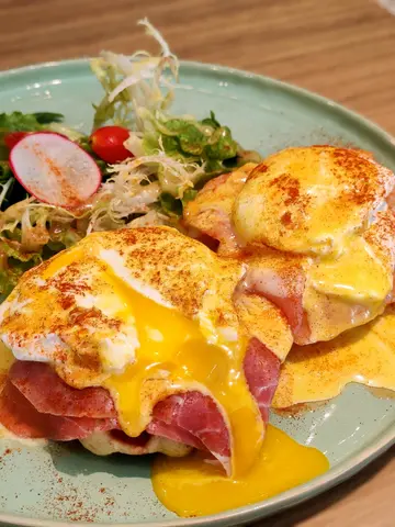 Waffle Benedict