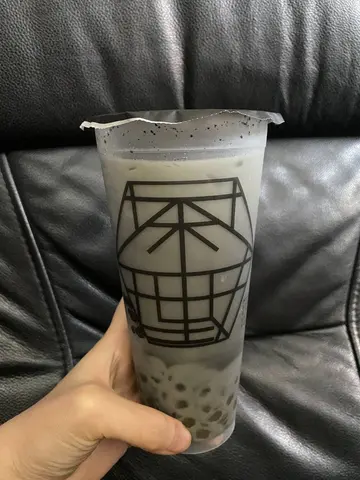 竹炭铁观音白玉奶茶